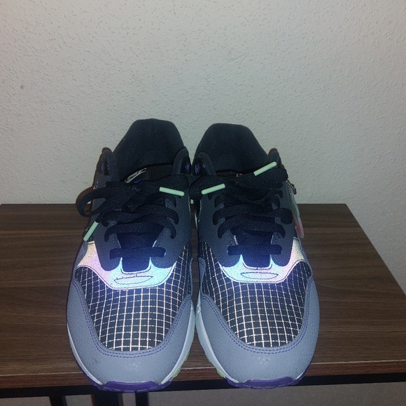 Mens Nike Air Max 1 Future Swoosh Pack size 11 gently used. In Good condition - Picture 6 of 9